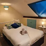 6 Beds, Large 5-bedroom House Parking, Wifi & Easy Access To Uwe Ideal For Contractors Vakantiehuis