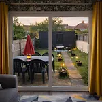 度假居 6 Beds, Large 5-bedroom House Parking, Wifi & Easy Access To Uwe Ideal For Contractors
