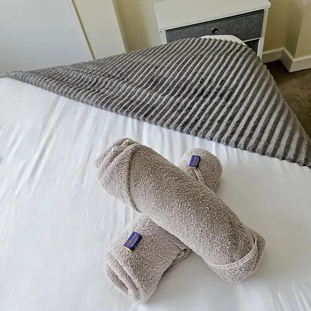 בית נופש Spacious 5-bed With Parking,wifi & Self Check-in *