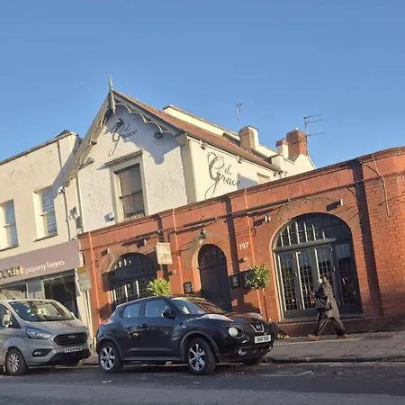 Vakantiehuis 6 Beds, Large 5-bedroom House Parking, Wifi & Easy Access To Uwe Ideal For Contractors *