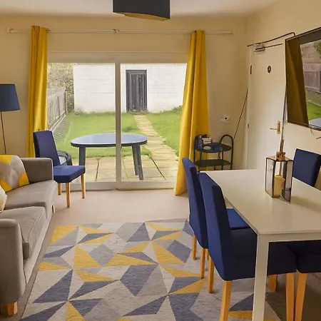 6 Beds, Large 5-bedroom House Parking, Wifi & Easy Access To Uwe Ideal For Contractors *