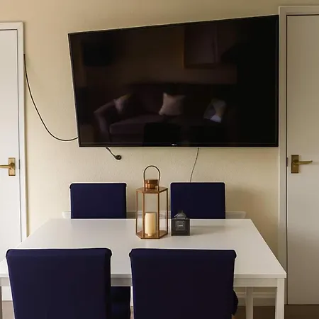 6 Beds, Large 5-bedroom House Parking, Wifi & Easy Access To Uwe Ideal For Contractors Nyaraló