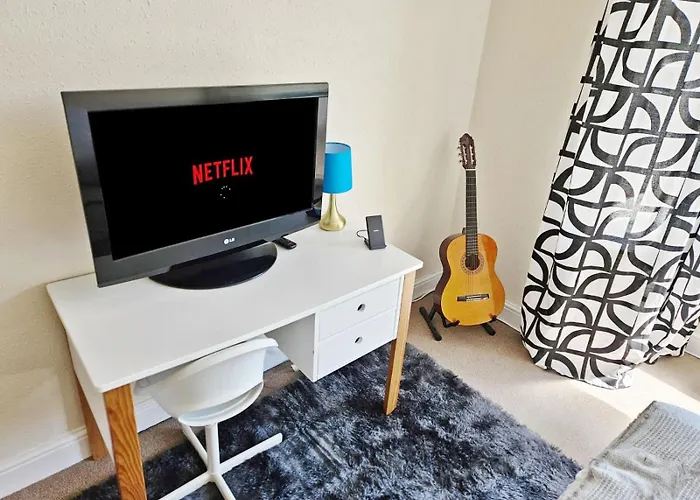 Dom wakacyjny 6 Beds, Large 5-bedroom House Parking, Wifi & Easy Access To Uwe Ideal For Contractors Bristol