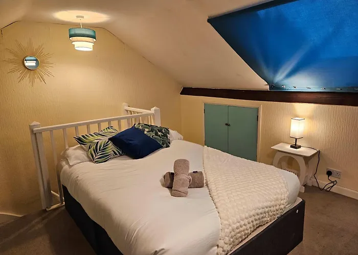 6 Beds, Large 5-bedroom House Parking, Wifi & Easy Access To Uwe Ideal For Contractors Dom wakacyjny