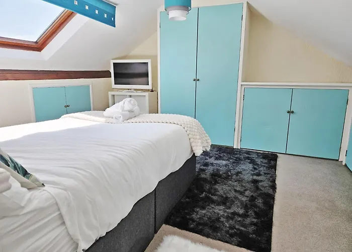 6 Beds, Large 5-bedroom House Parking, Wifi & Easy Access To Uwe Ideal For Contractors Bristol