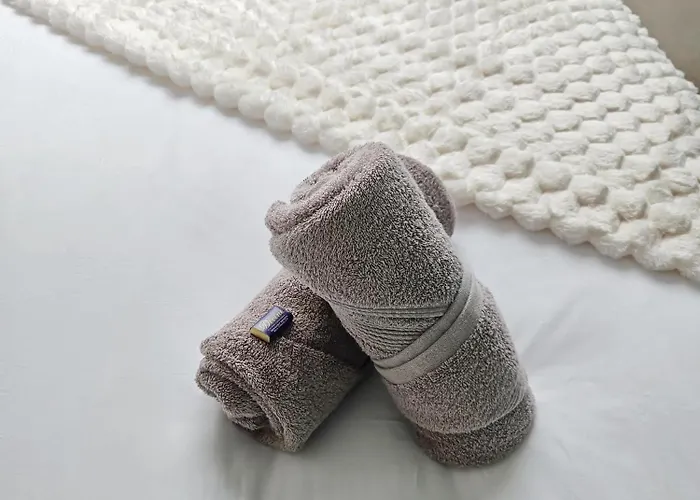 6 Beds, Large 5-bedroom House Parking, Wifi & Easy Access To Uwe Ideal For Contractors Dom wakacyjny *