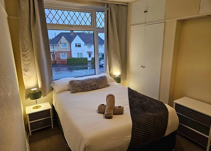 Dom wakacyjny 6 Beds, Large 5-bedroom House Parking, Wifi & Easy Access To Uwe Ideal For Contractors *