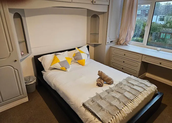 6 Beds, Large 5-bedroom House Parking, Wifi & Easy Access To Uwe Ideal For Contractors Bristol