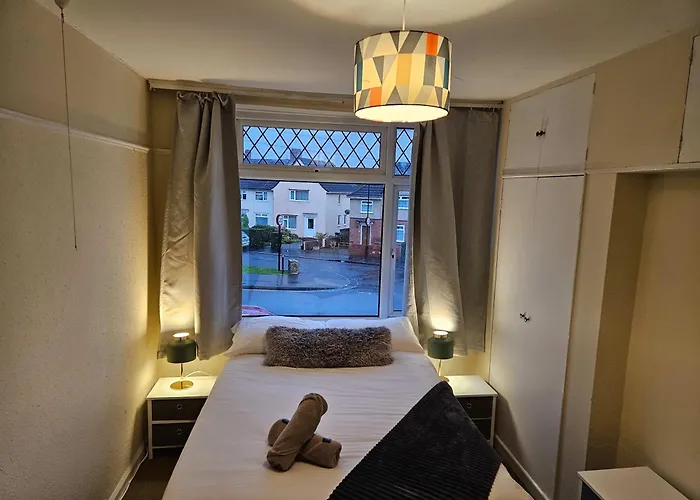 Dom wakacyjny 6 Beds, Large 5-bedroom House Parking, Wifi & Easy Access To Uwe Ideal For Contractors