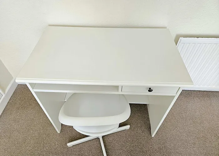 6 Beds, Large 5-bedroom House Parking, Wifi & Easy Access To Uwe Ideal For Contractors Dom wakacyjny *