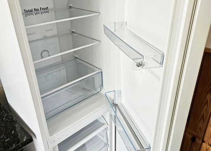 6 Beds, Large 5-bedroom House Parking, Wifi & Easy Access To Uwe Ideal For Contractors Dom wakacyjny *