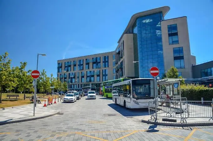 6 Beds, Large 5-bedroom House Parking, Wifi & Easy Access To Uwe Ideal For Contractors *