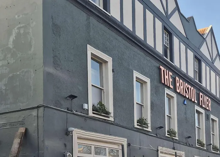 6 Beds, Large 5-bedroom House Parking, Wifi & Easy Access To Uwe Ideal For Contractors Vakantiehuis