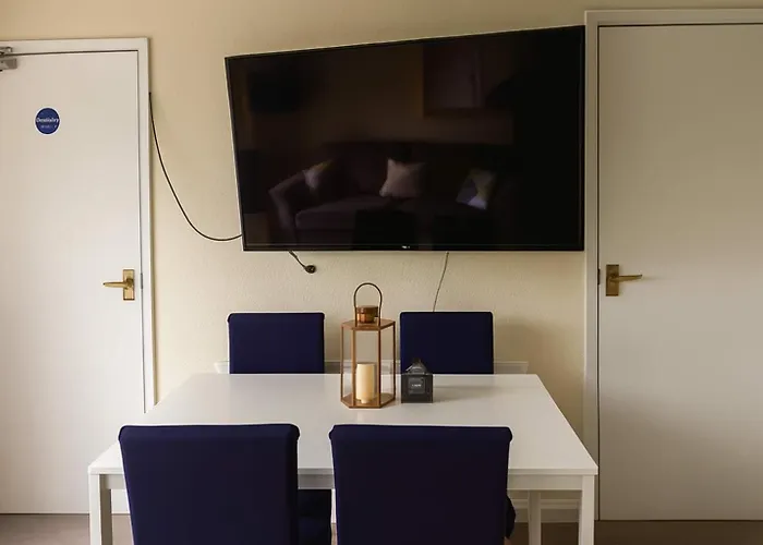 6 Beds, Large 5-bedroom House Parking, Wifi & Easy Access To Uwe Ideal For Contractors Dom wakacyjny