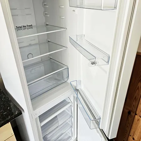 Spacious 5-bed With Parking,wifi & Self Check-in