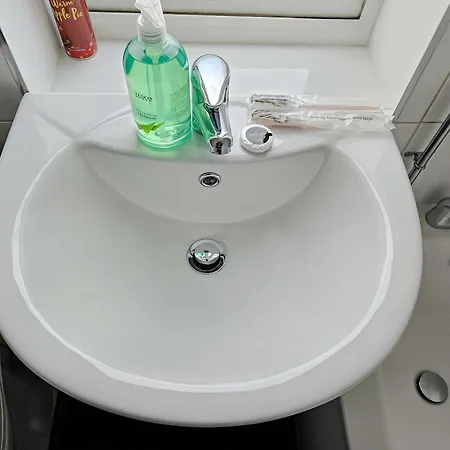 Spacious 5-bed With Parking,wifi & Self Check-in Bristol