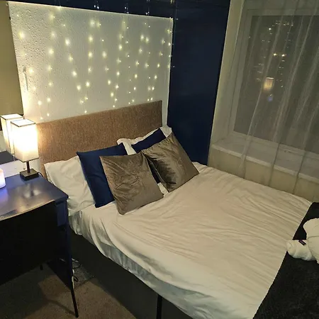 Spacious 5-bed With Parking,wifi & Self Check-in * Bristol