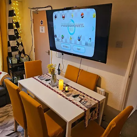 Spacious 5-bed With Parking,wifi & Self Check-in Holiday home