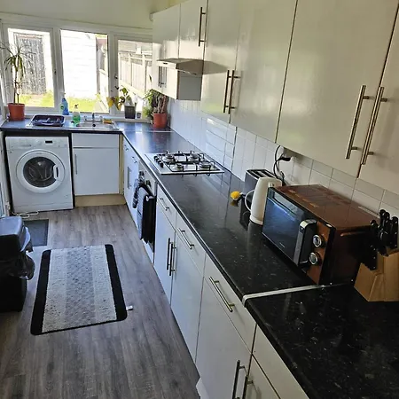 Spacious 5-bed With Parking,wifi & Self Check-in * Bristol